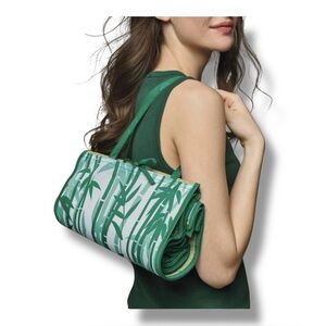 New Avon Beach Picnic Mat Green Straw On The Go Travel Vacation Tropical Beige